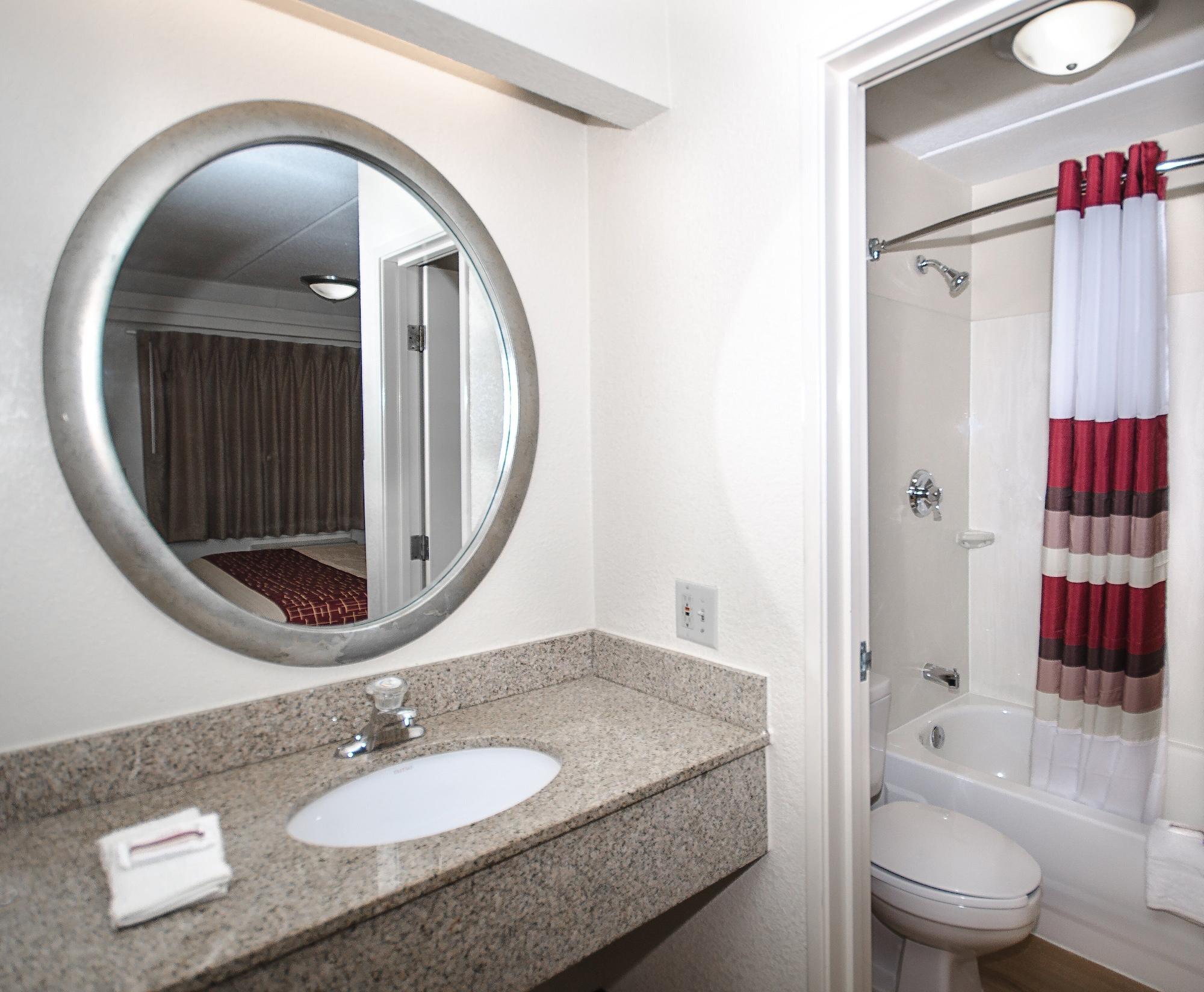 Red Roof Inn Philadelphia - Oxford Valley Langhorne Bagian luar foto