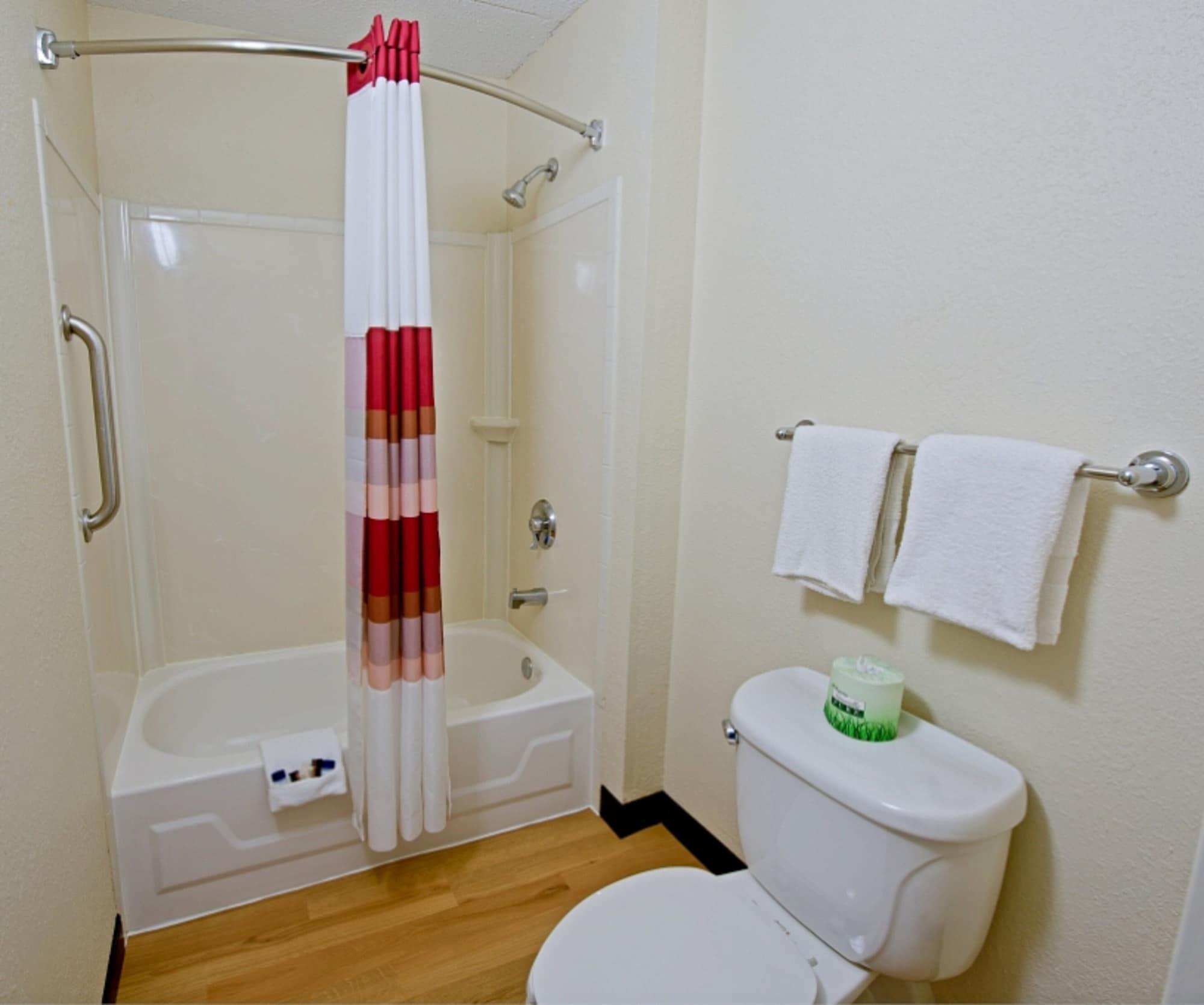 Red Roof Inn Philadelphia - Oxford Valley Langhorne Bagian luar foto